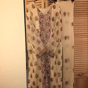 Indian/Pakistani Traditional Shalwar Kameez